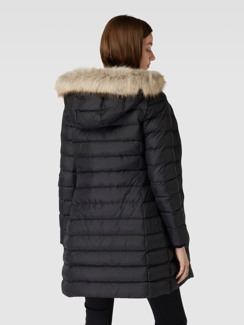 Daunenmantel mit Label-Stitching in schwarz