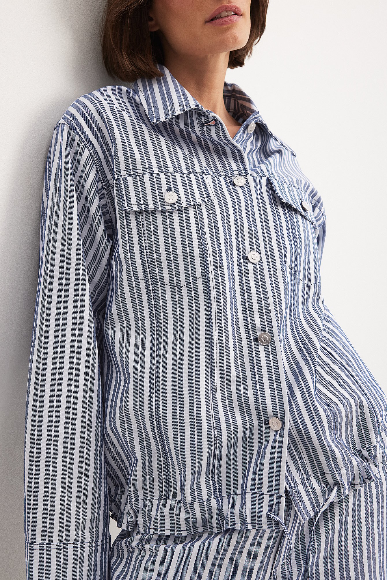 Gestreifte Jacke mit Kordelzugdetail