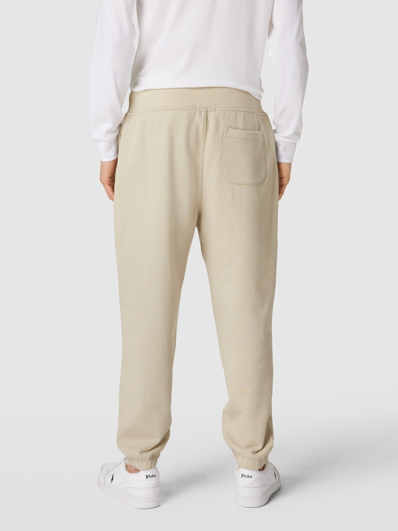 Sweatpants mit Label-Detail in stein