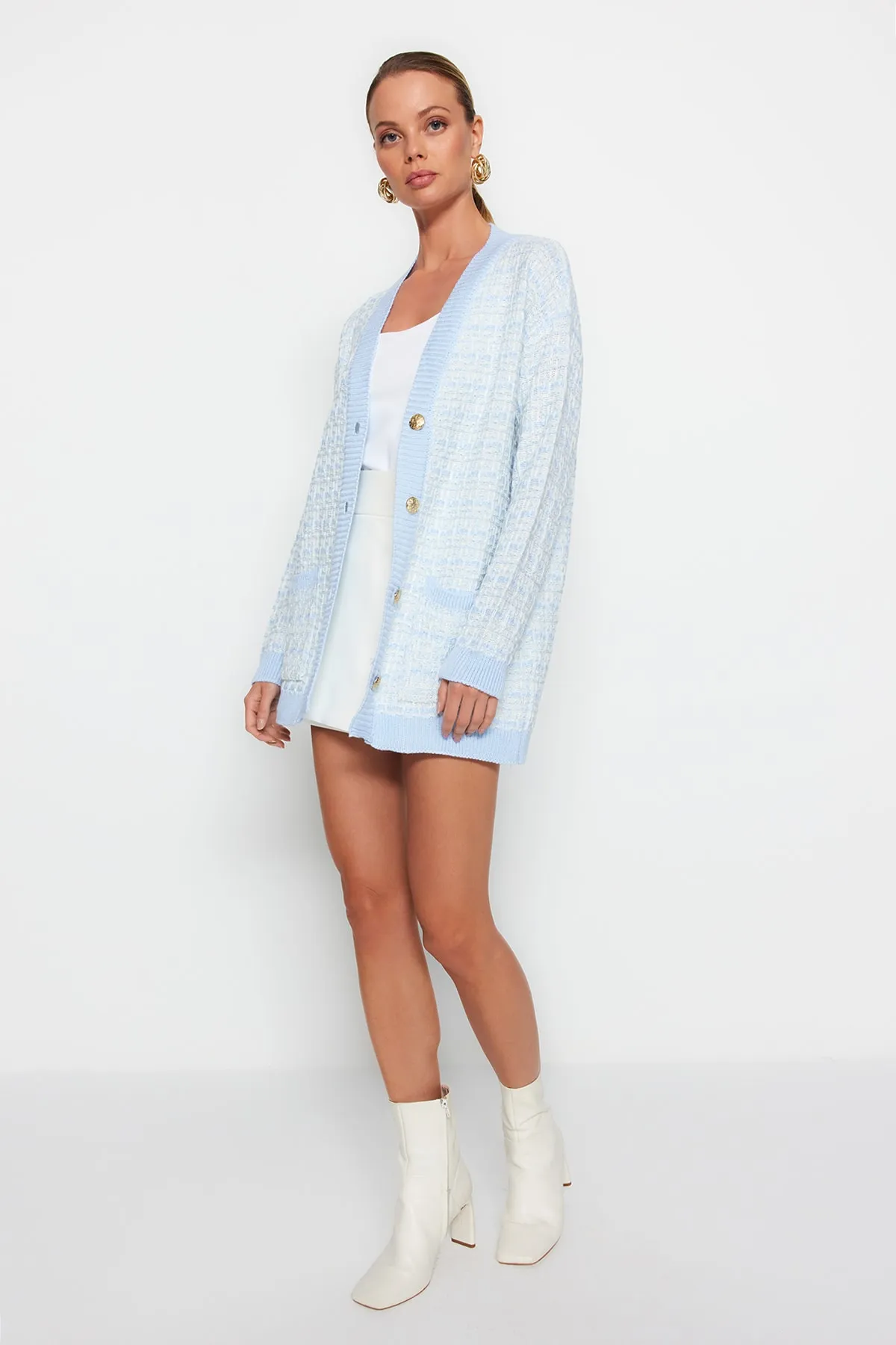 Trendyol Collection  Hellblauer, weiter Strickcardigan in Tweed-Optik mit Glitzer TWOAW21HI0250