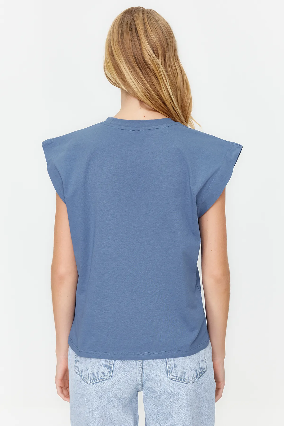 Trendyol Collection  Indigo*001 Basic-Strick-T-Shirt mit Rundhalsausschnitt aus 100 % Baumwollwatte TWOSS20TS0021