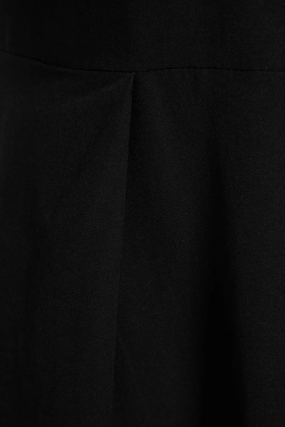 Trendyol Modest  Schwarzes Hemdblusenkleid aus gewebter Baumwolle mit versteckter Knopfleiste und Bindedetail auf der Rückseite TCTSS23EB00082