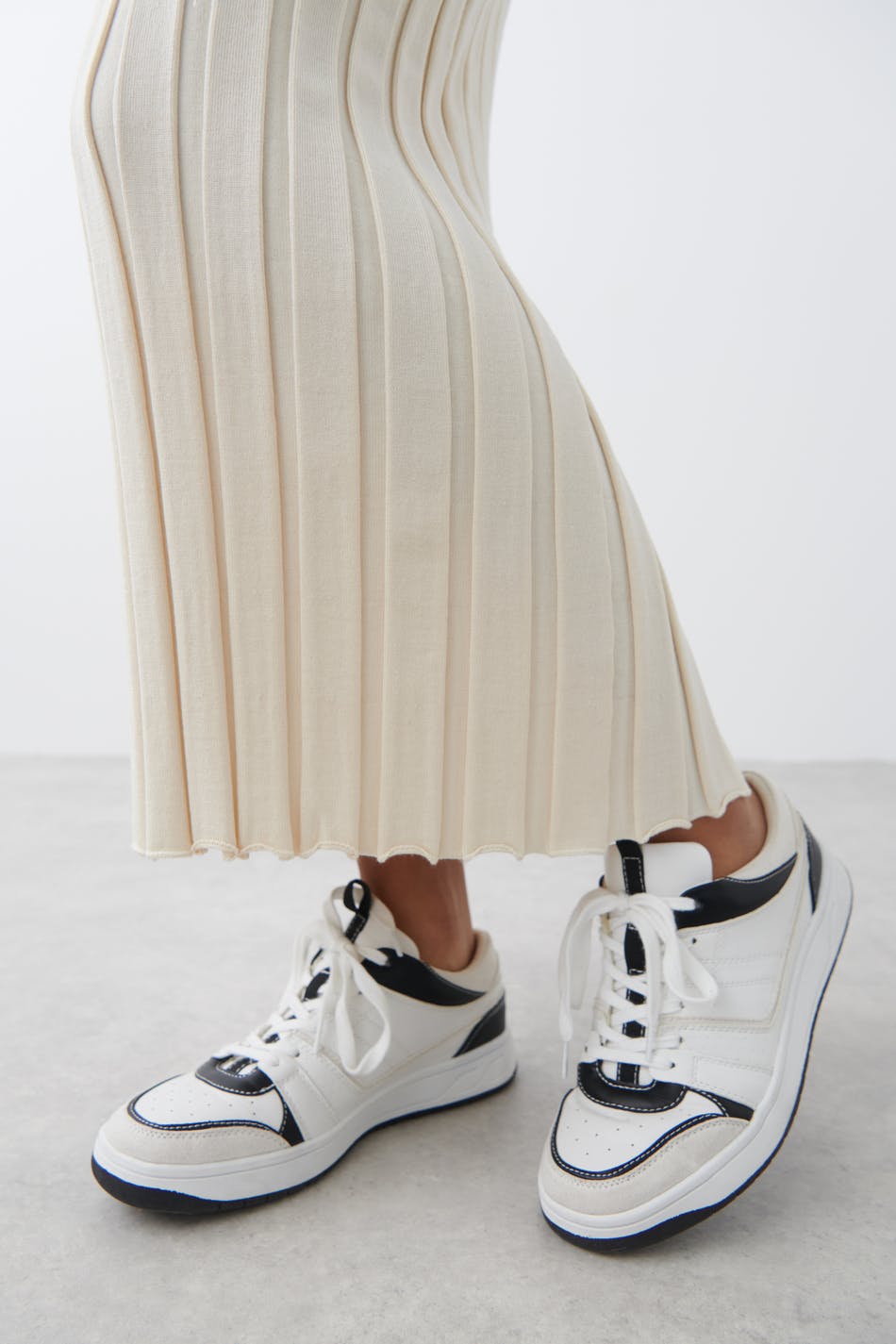 Ribbed knitted skirt