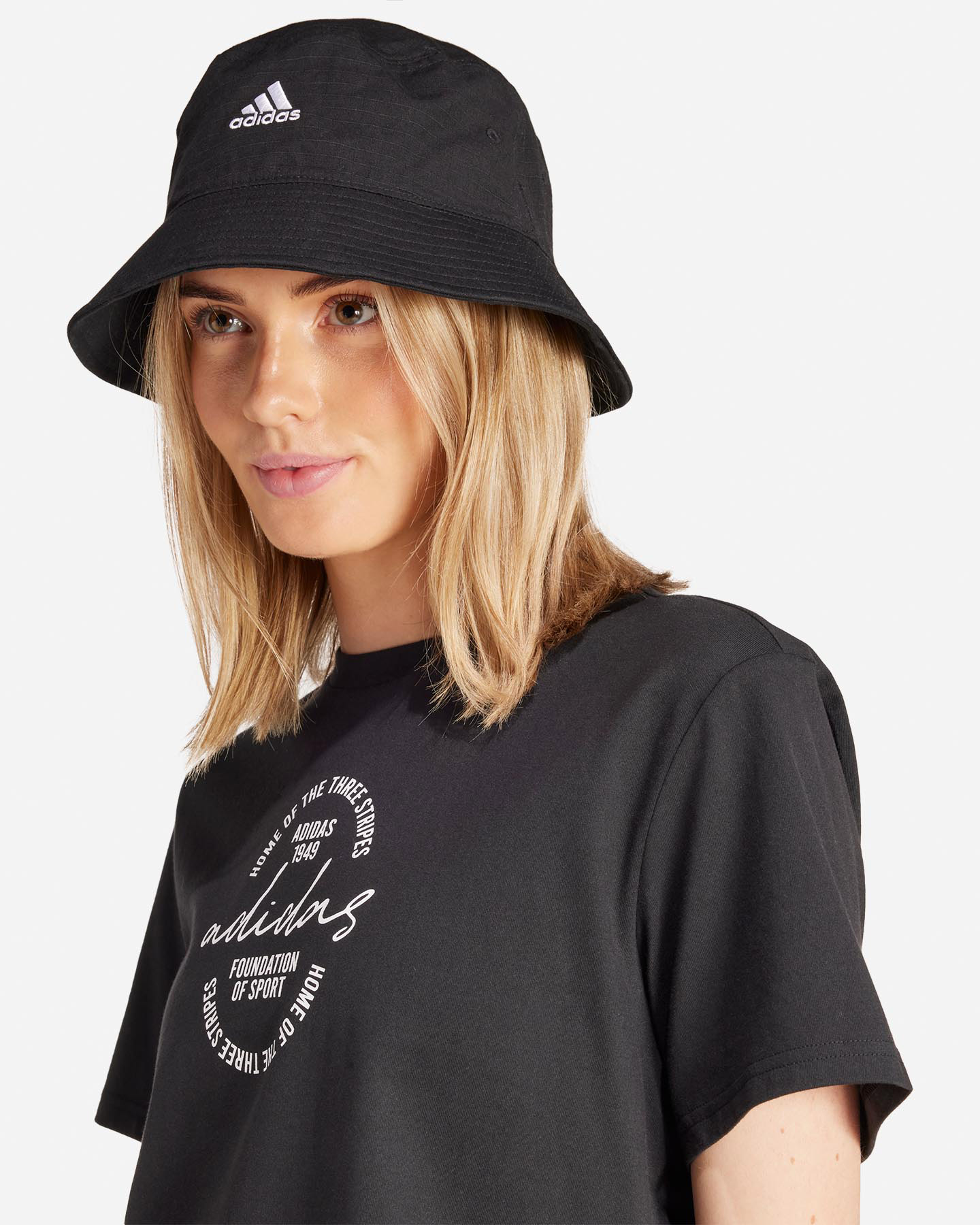 T-shirt Adidas Brand Love W IY3408