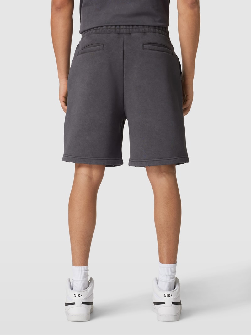 Shorts mit Logo-Stitching in anthrazit