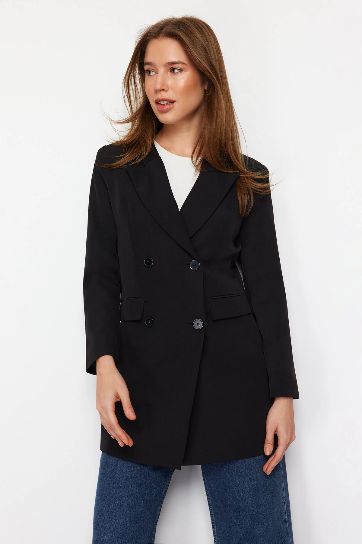 Trendyol Modest  Schwarzer Blazer aus Webstoff mit doppelter Knopftasche und detailliertem Futter TCTAW22CK0007