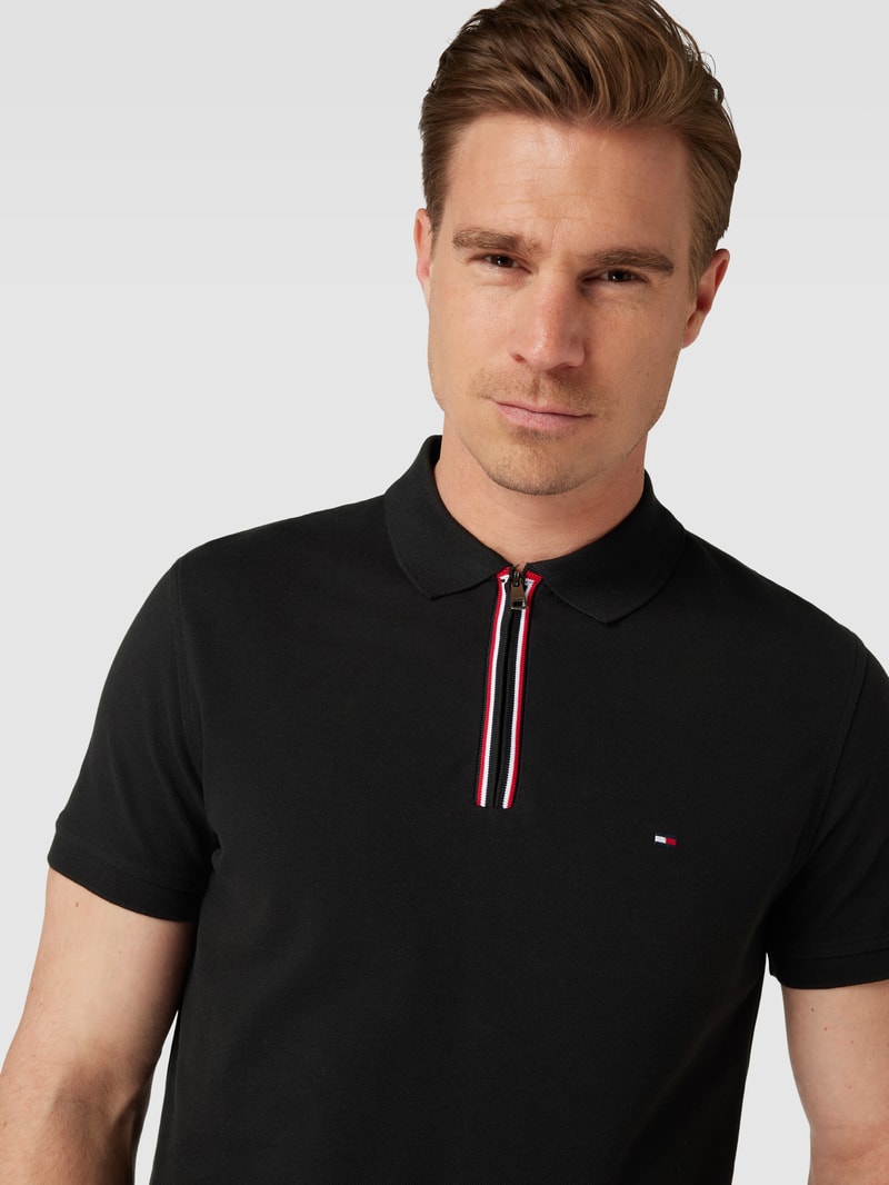 Poloshirt mit Label-Stitching in schwarz