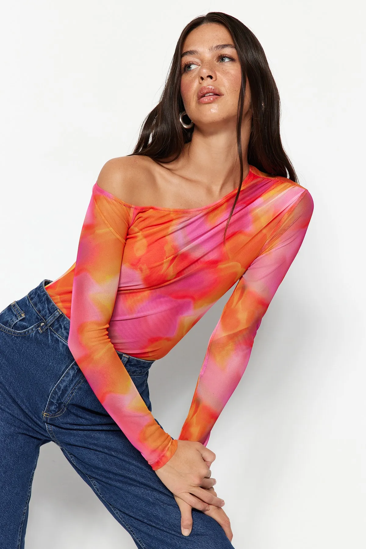 Trendyol Collection  Rosa gemusterter transparenter Stretch-Strickbody mit Druckknopfverschluss und Tüllrücken TWOSS23BD00024