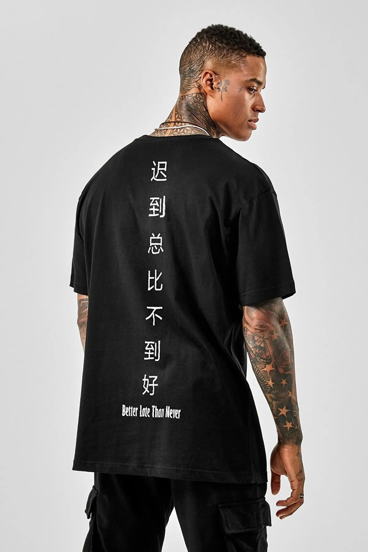 MOONBULL  Übergroßes Unisex-T-Shirt mit „Better Late“-Aufdruck