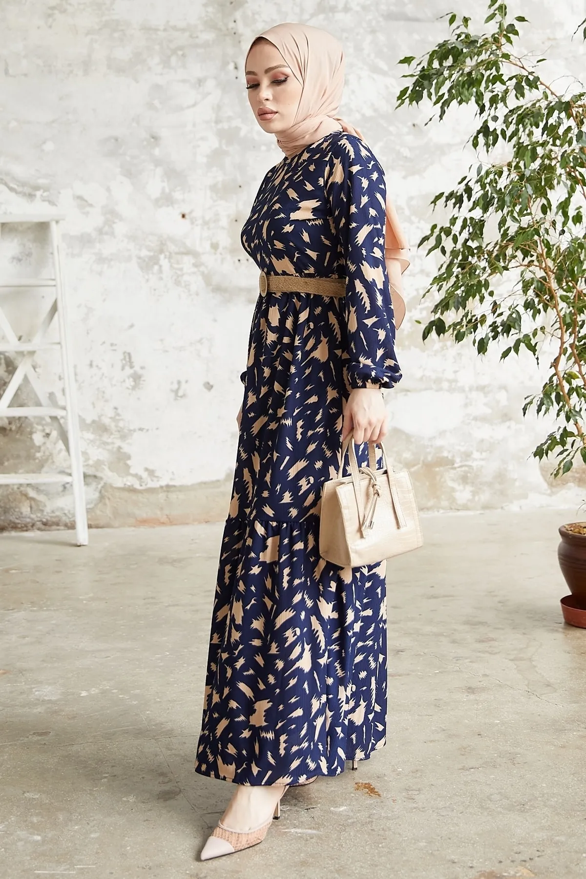 InStyle  Rena Kleid mit Strohgürtelmuster – Marineblau