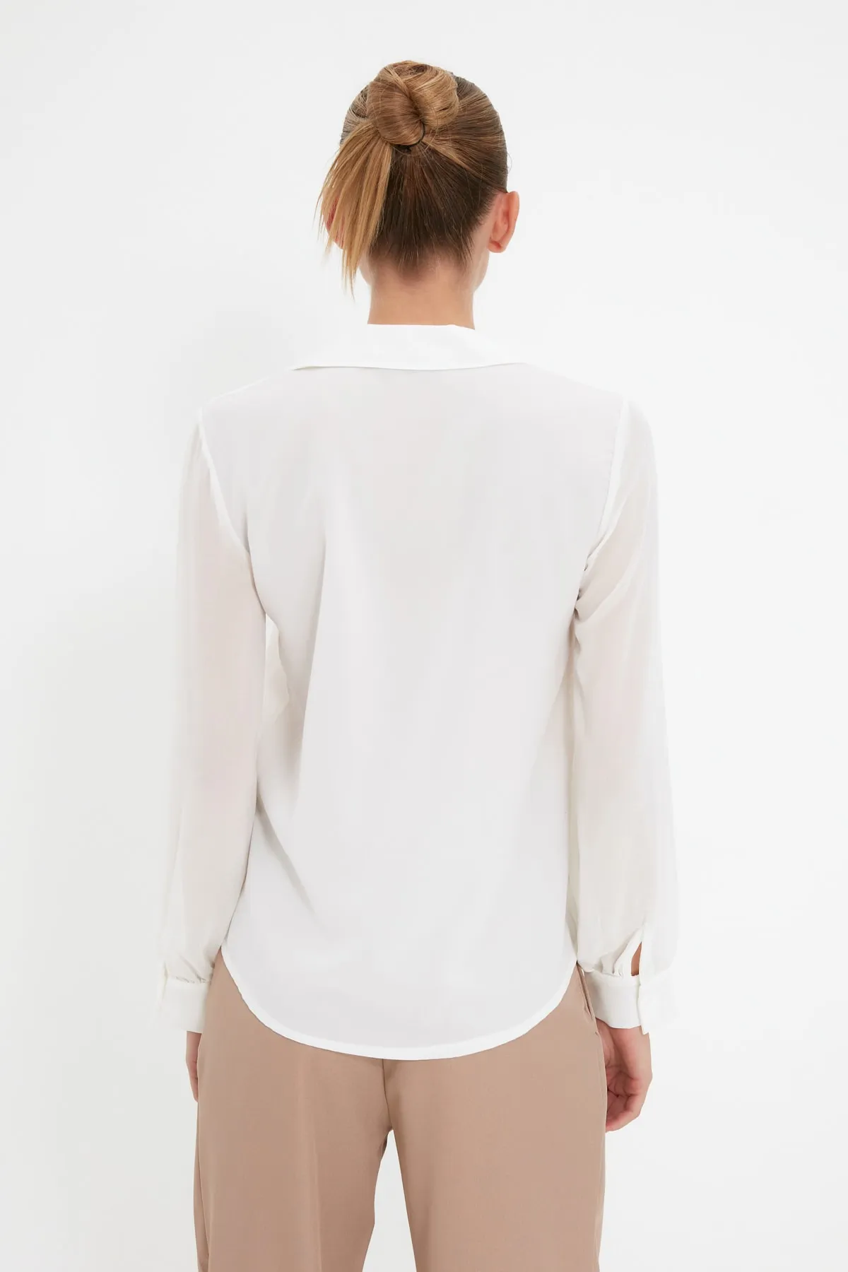 Trendyol Collection  Transparentes weißes gewebtes Hemd - Regular Fit TWOAW20GO0116