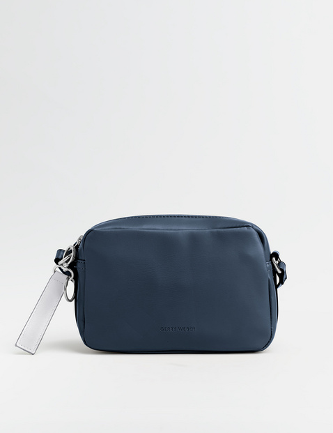 Kleine Schultertasche mit dekorativem Anhänger