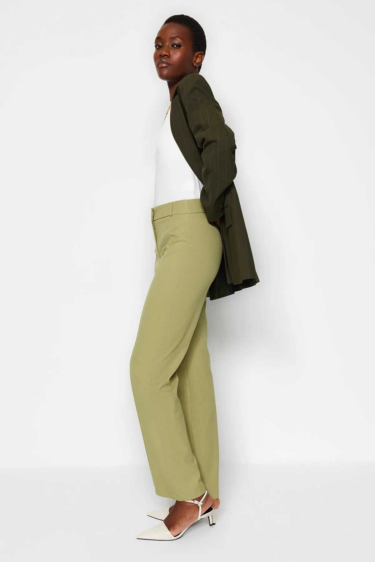 Trendyol Collection  Grüne, gerade geschnittene, gerippte, genähte Webhose mit hoher Taille TWOSS21PL0093