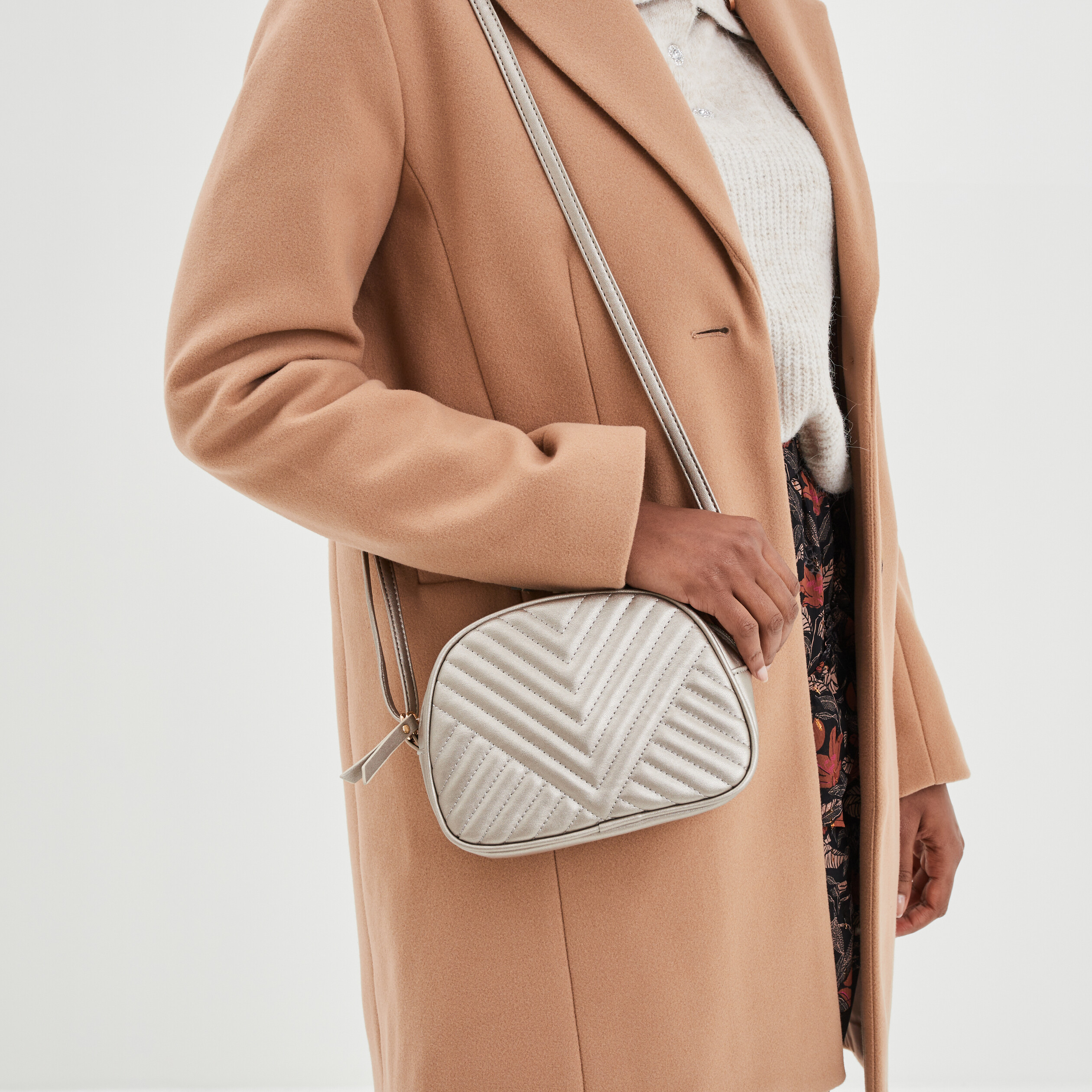 Sac en bandoulière matelassé irisé couleur or femme | La Halle