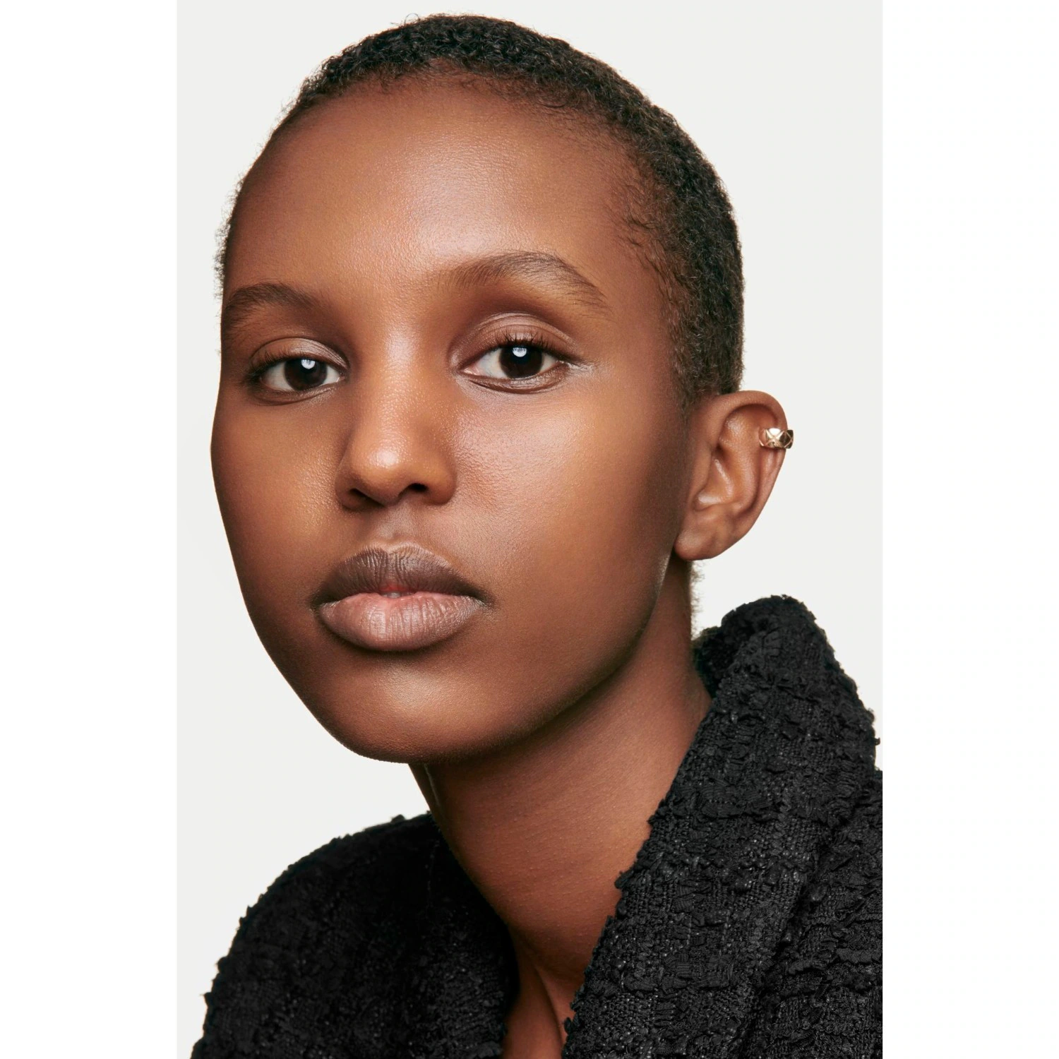 CHANEL ILLUMINATES - HYDRATES - PROTECTS