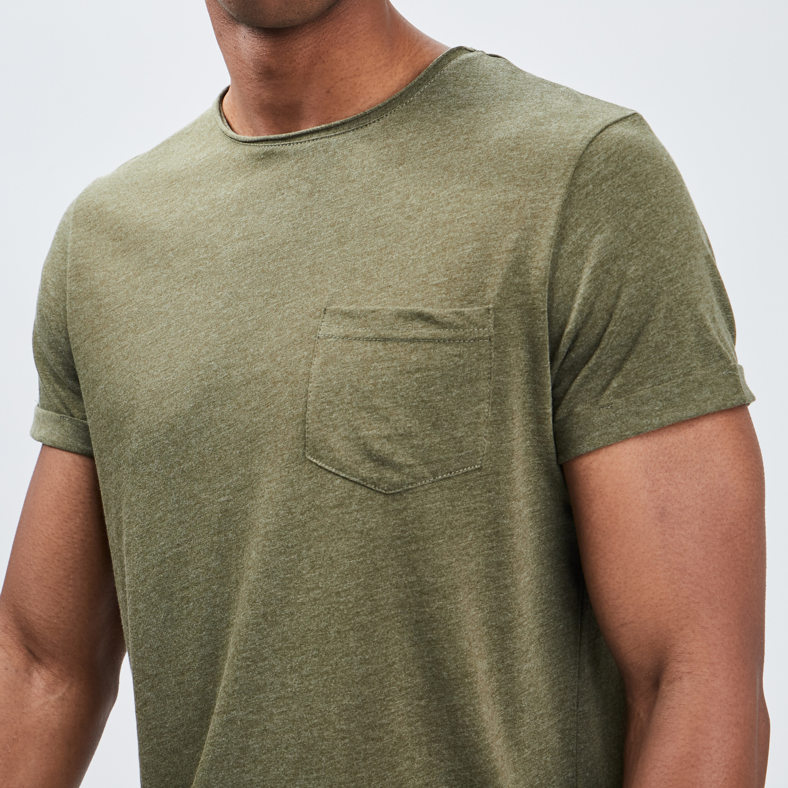 T-shirt col rond avec poche plaquée vert kaki homme | La Halle