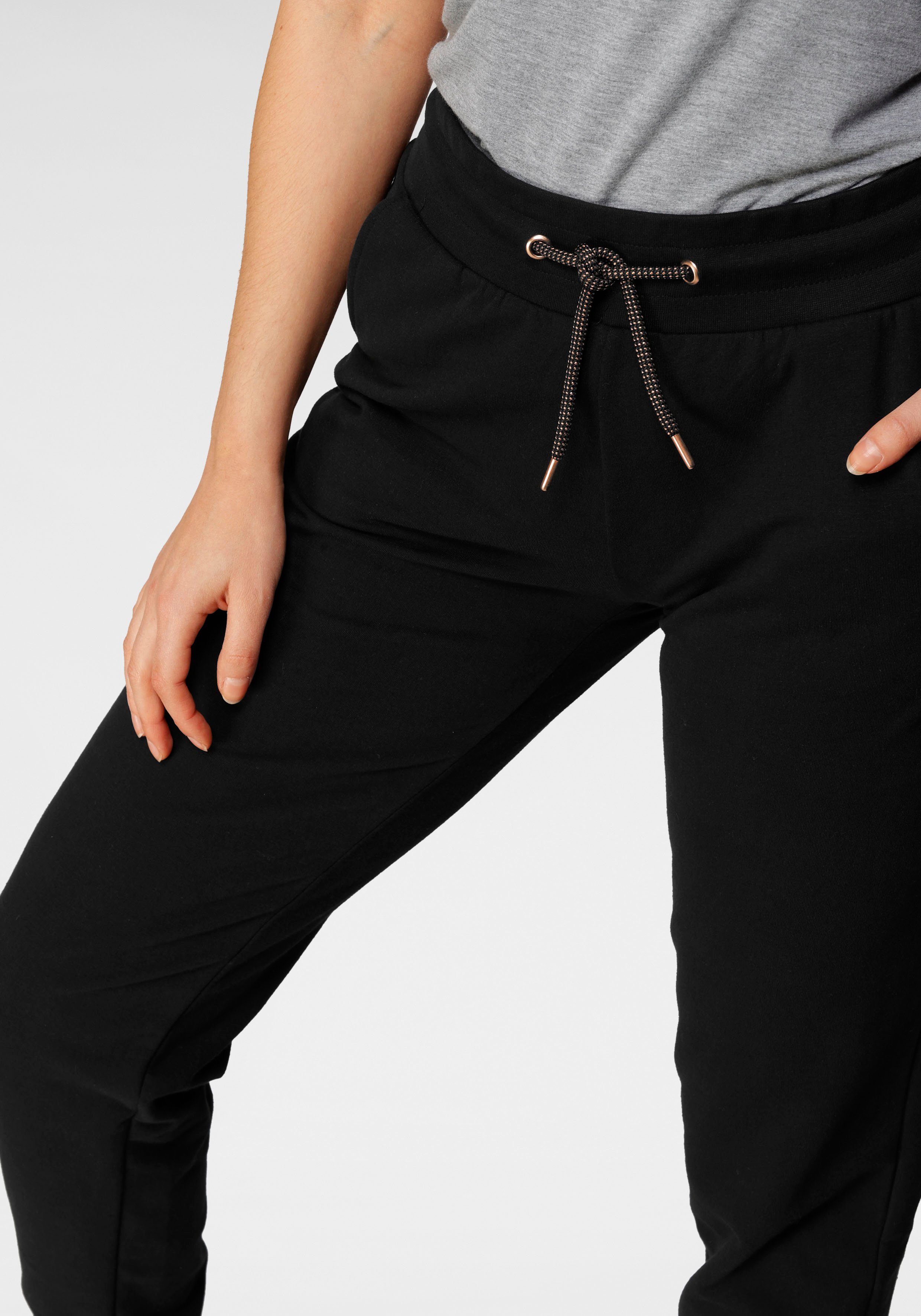 H.I.S Jogginghose mit metallisch glänzenden Details; Große Größe