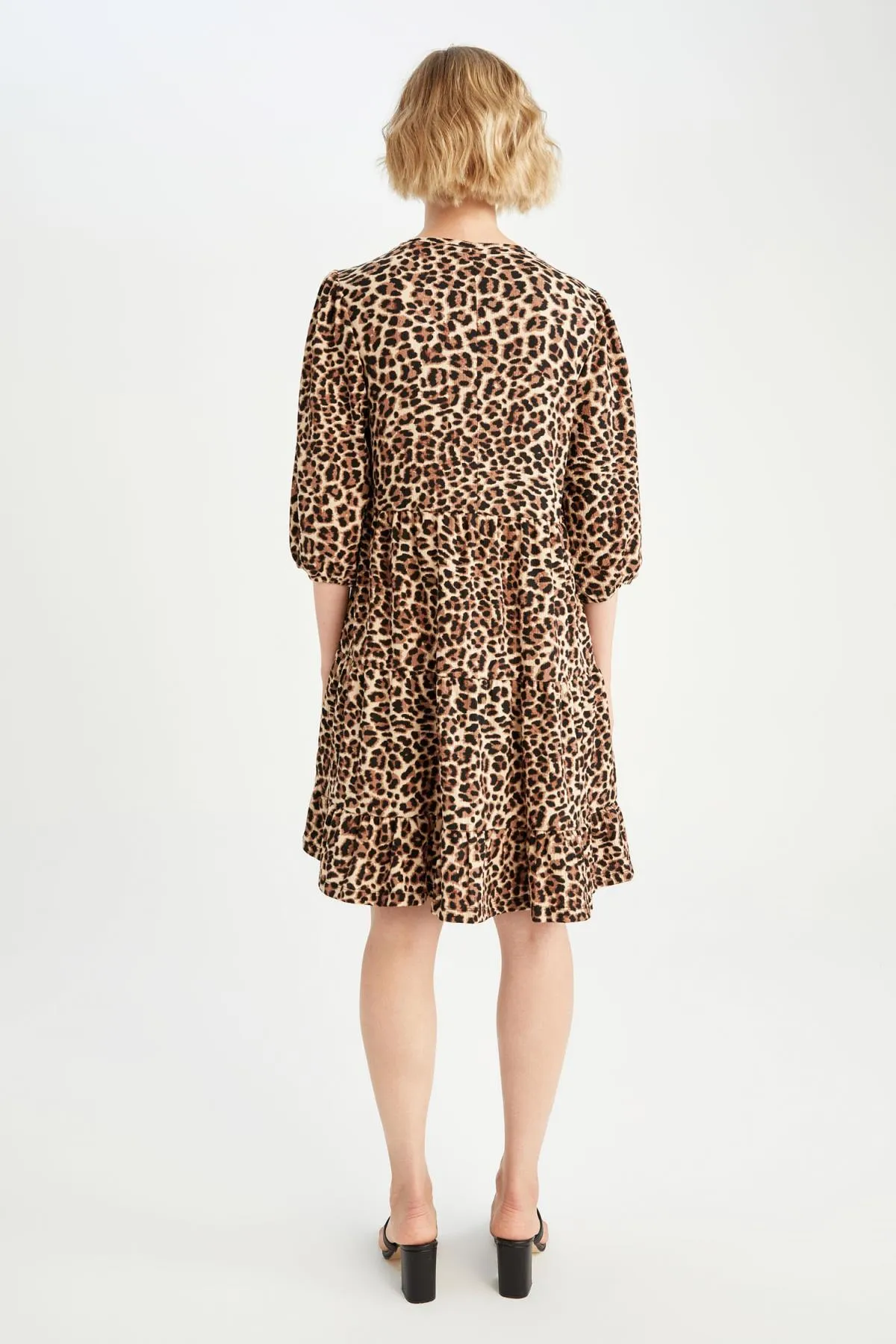 DeFacto  Strukturiertes Minikleid aus Seersucker mit Leopardenmuster und Rundhalsausschnitt und Ballonärmeln Y7044az22hs