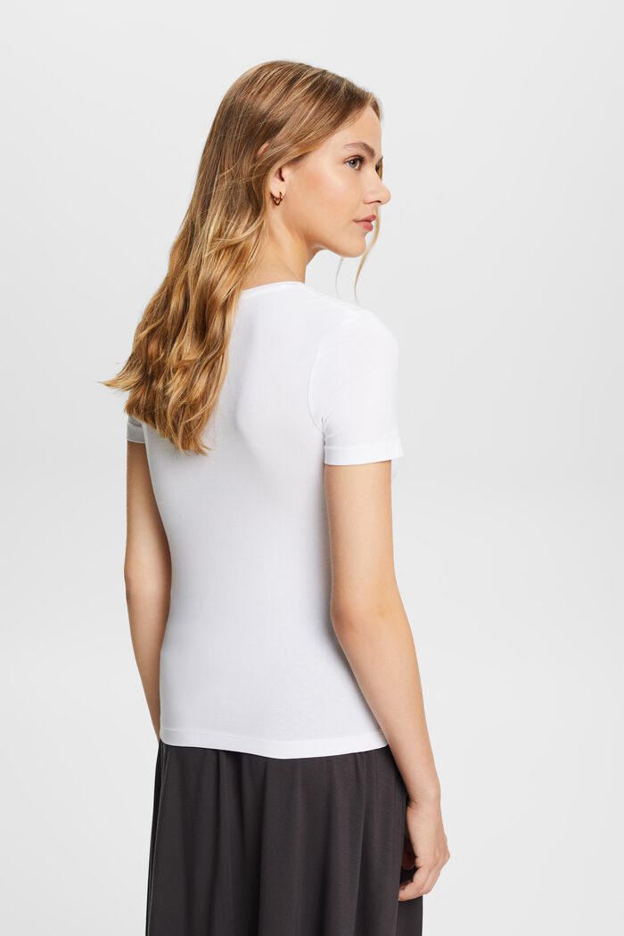 T-Shirt in schmaler Passform mit U-Ausschnitt