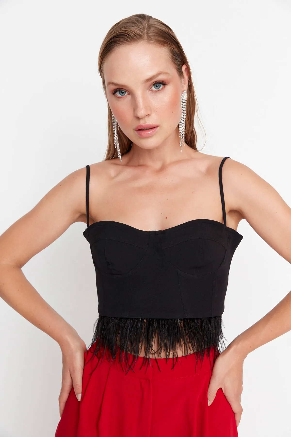 Trendyol Collection  Schwarzes, detailliertes, bauchfreies Bustier von Otriş TPRAW23BS00044