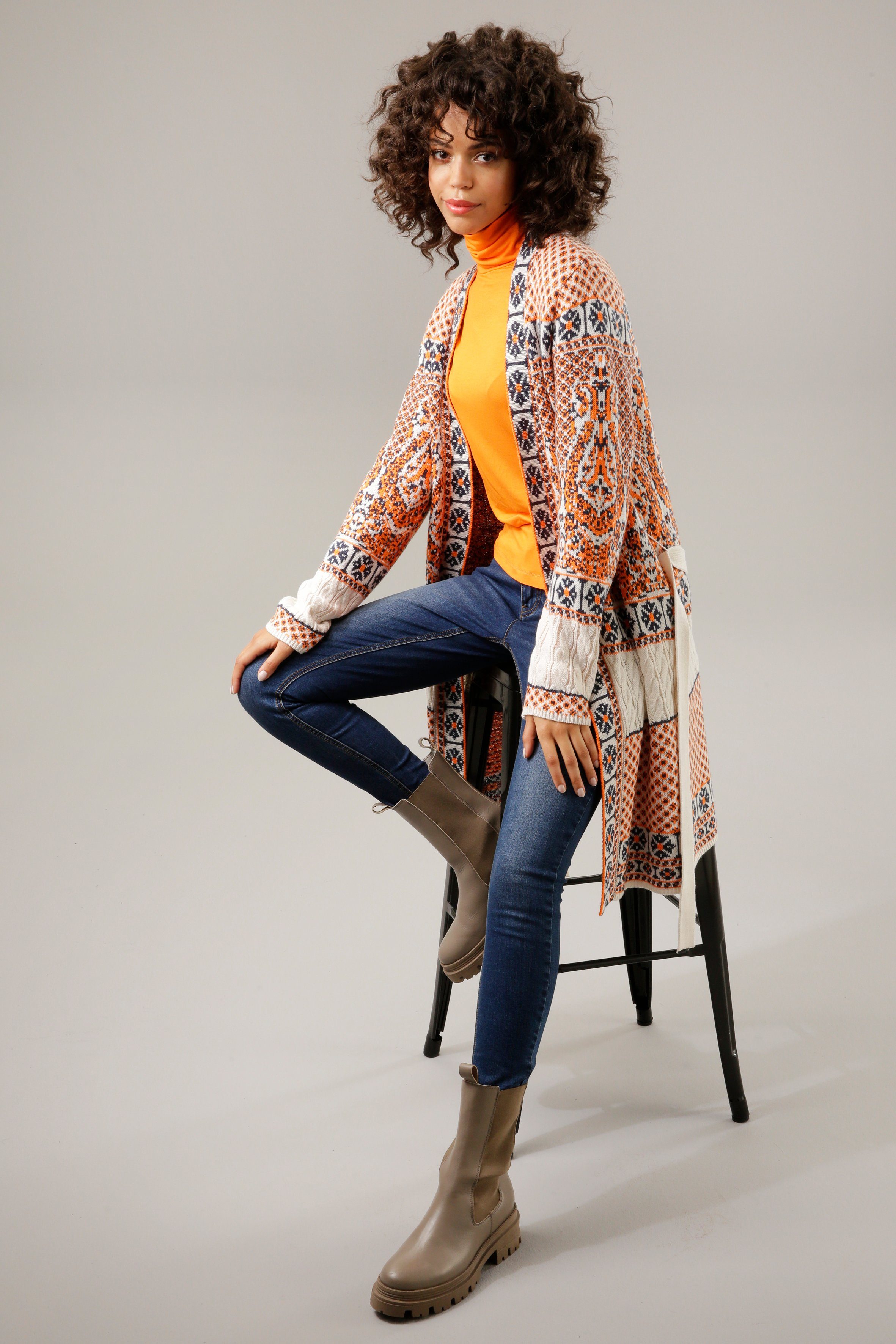 Aniston CASUAL Strickjacke (mit abnehmbarem Bindegürtel) im trendigen Mustermix