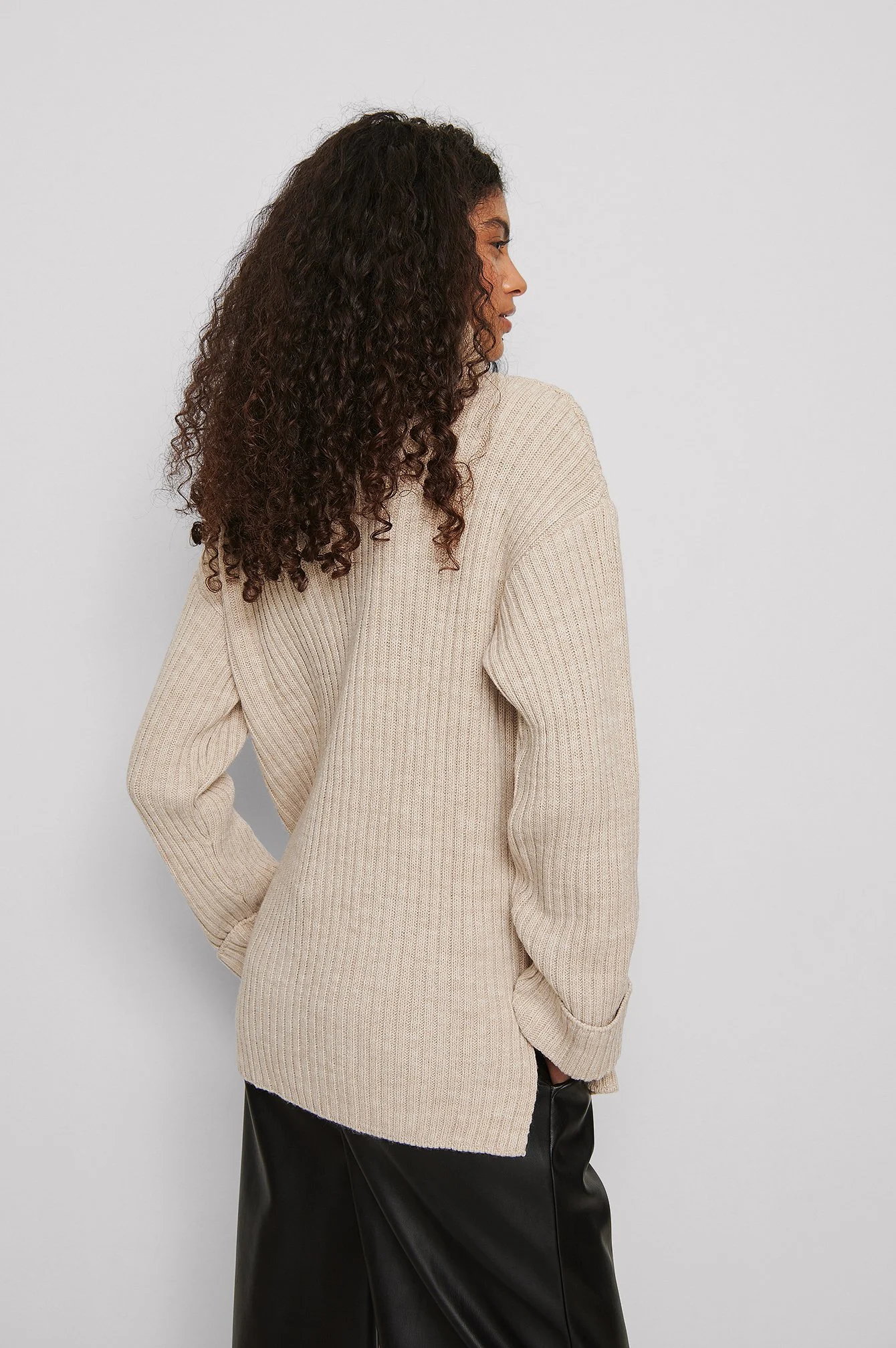 Gerippter Strickpullover mit Rollkragen