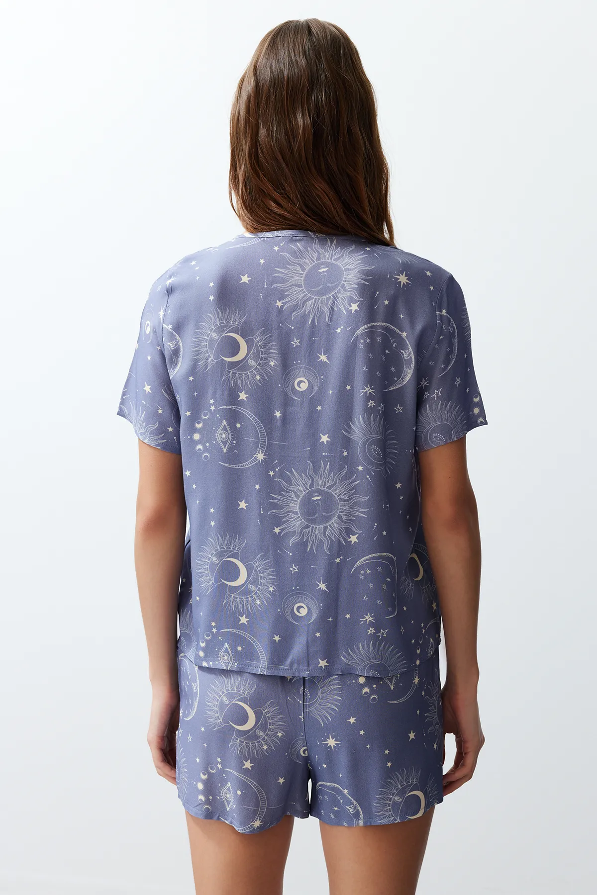 Trendyol Collection  Pyjama-Set aus Viskosegewebe mit blauem Galaxie-Muster für Damen THMSS24PT00135