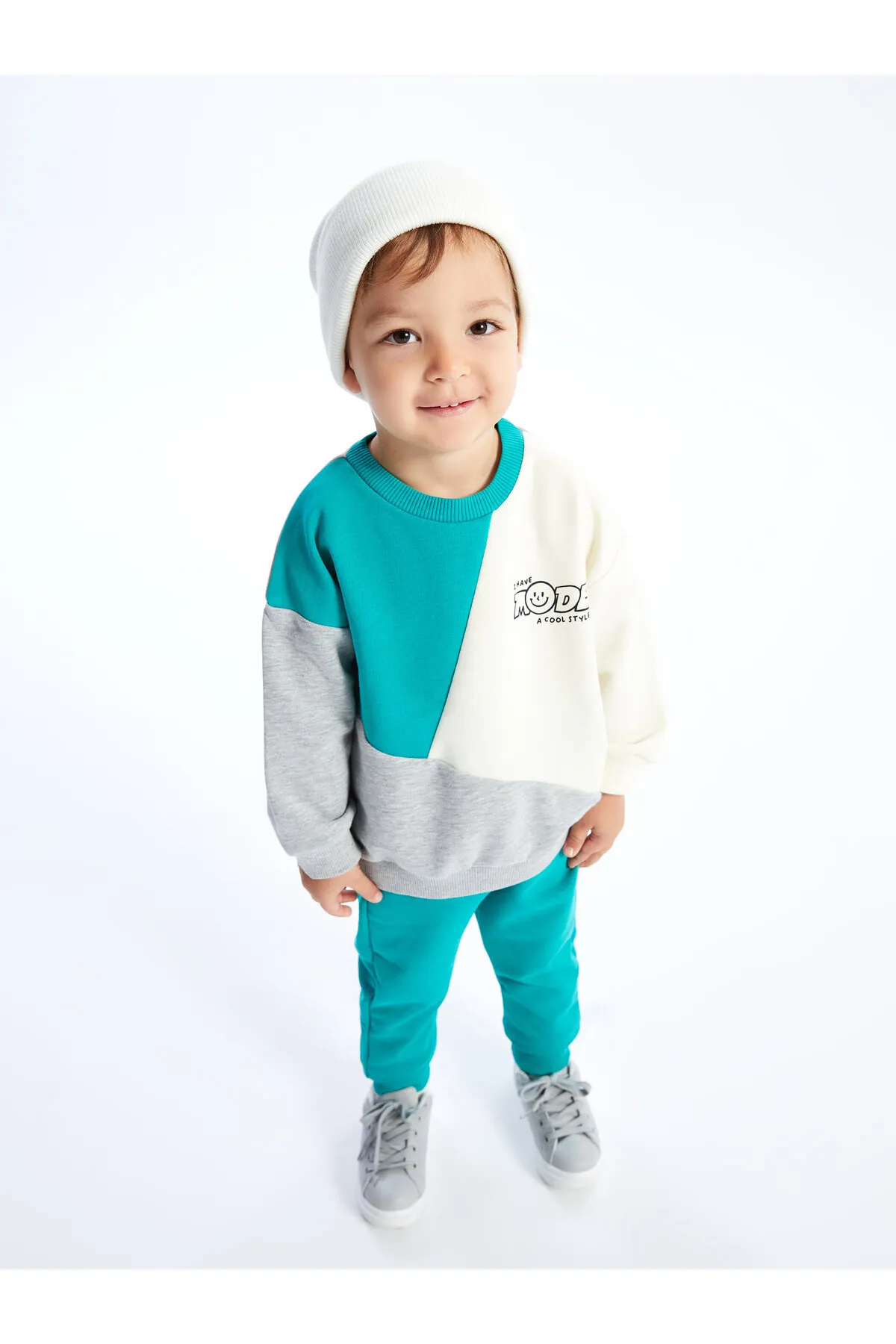 LC Waikiki  2er-Set aus Sweatshirt und Jogginghose für Babys mit Rundhalsausschnitt, langen Ärmeln und Farbblockdesign