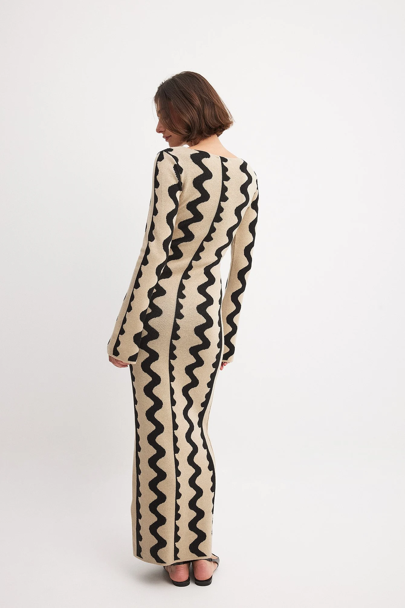 Maxi-Strickkleid mit weiten Ärmeln