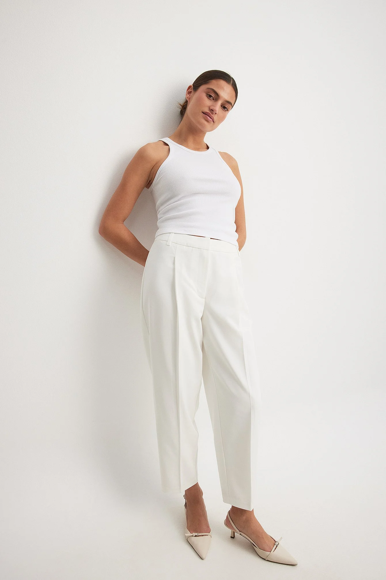 Cropped-Anzughose mit mittlerer Taille