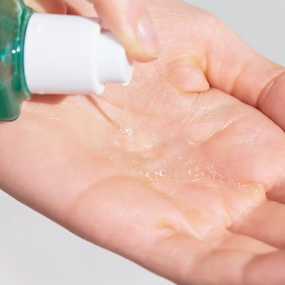 „Pore.Remedy™ PHA“ veido šveitiklis – dėmeles mažinantis veido serumas, valomasis veido šveitiklis