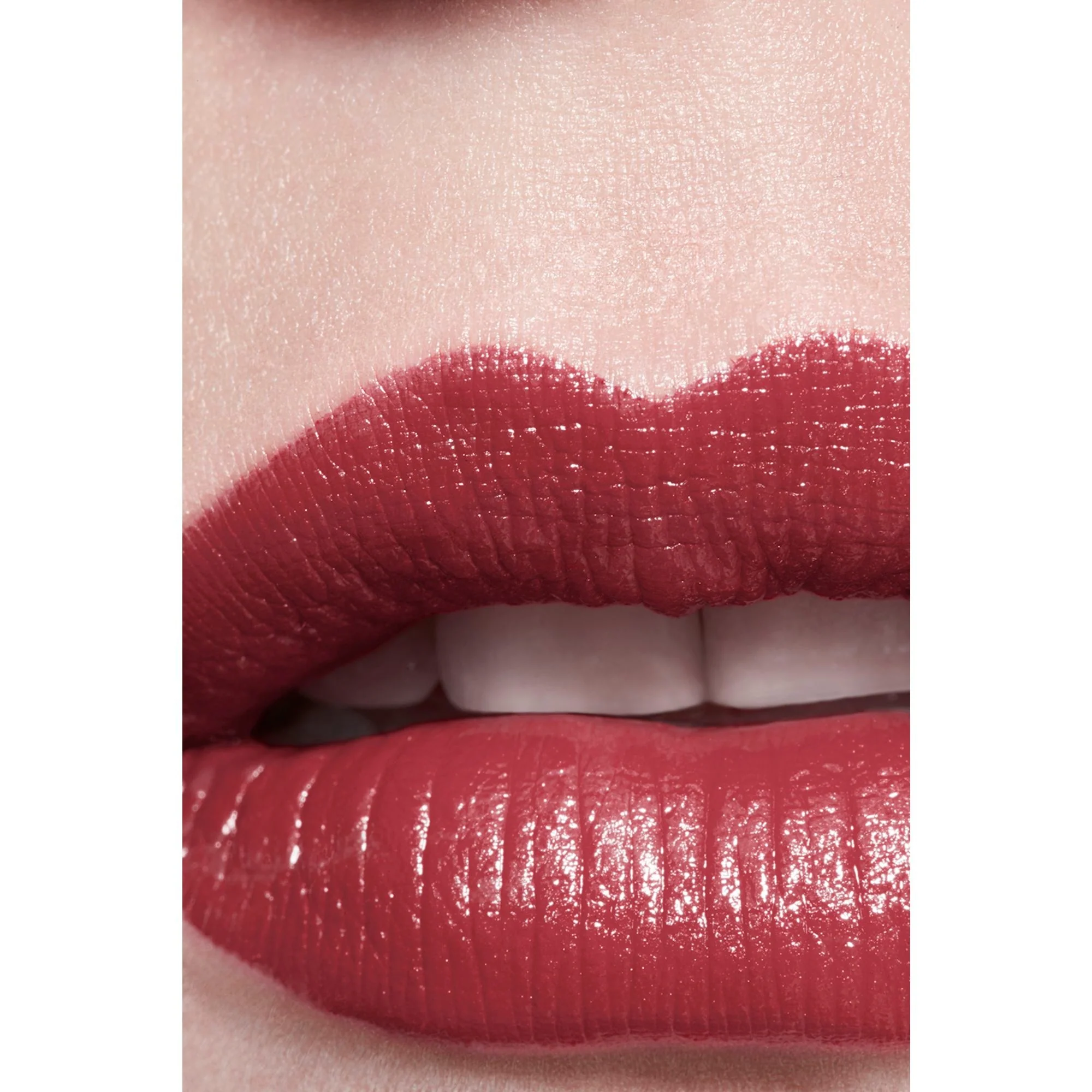 ROUGE ALLURE L'EXTRAIT - RUJ DE INTENSITATE ÎNALTĂ - EXTRACT DE UȘURĂ ȘI ÎNGRIJIRE - REUMPLEBIL