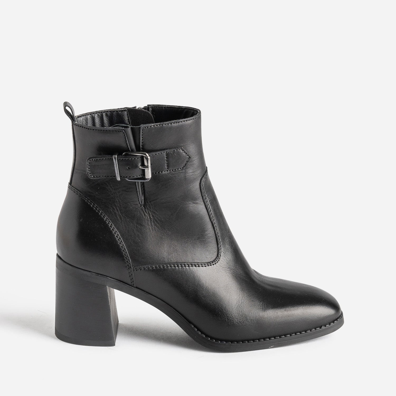 Boots noir éco-conçue en cuir détails surpiqûres