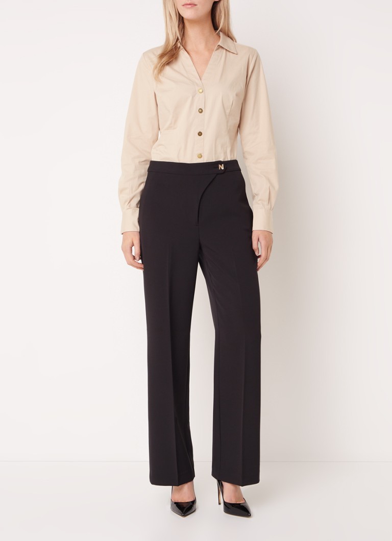 NIKKIE Arlington blouse bodysuit with V-neck