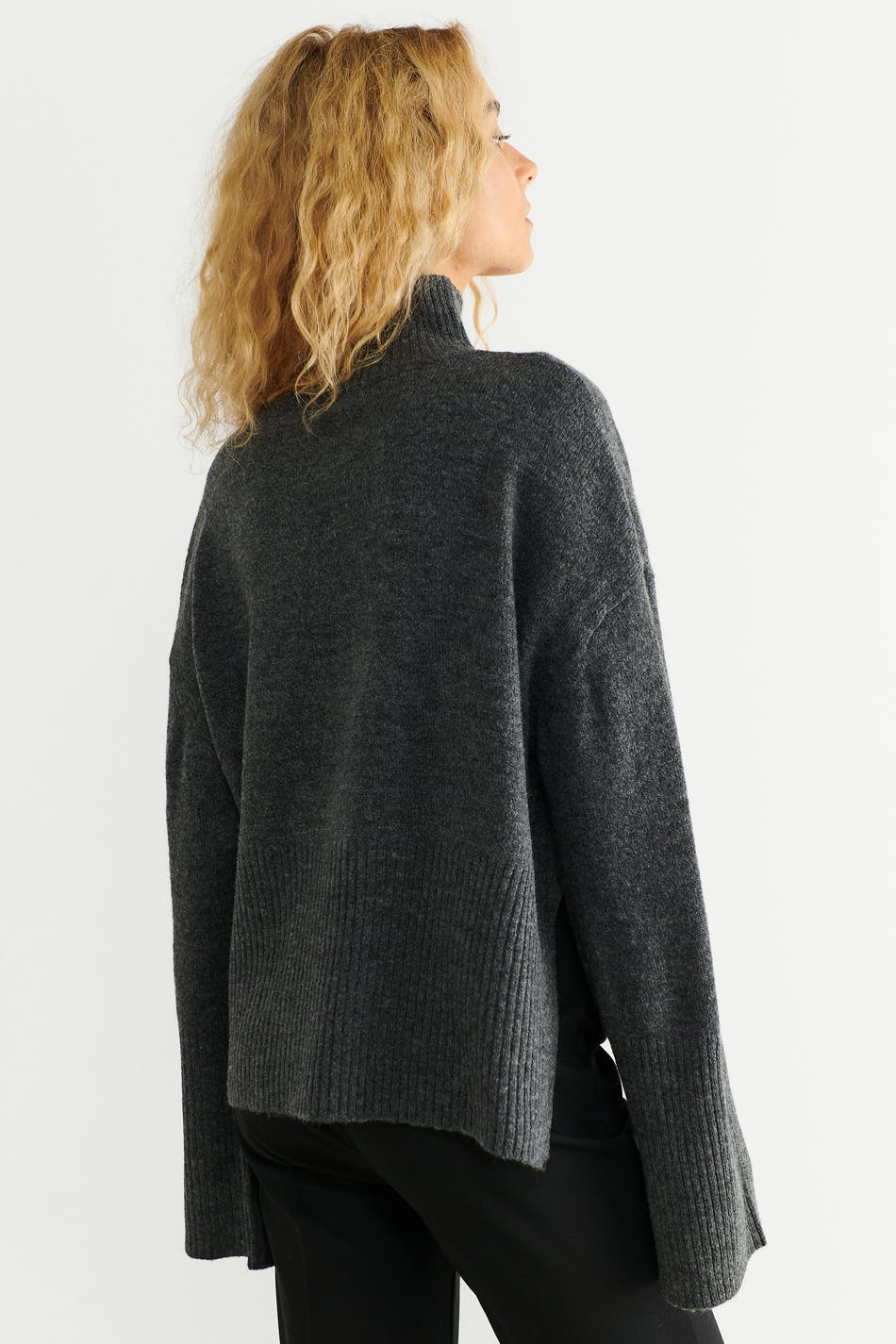 Lova knitted sweater