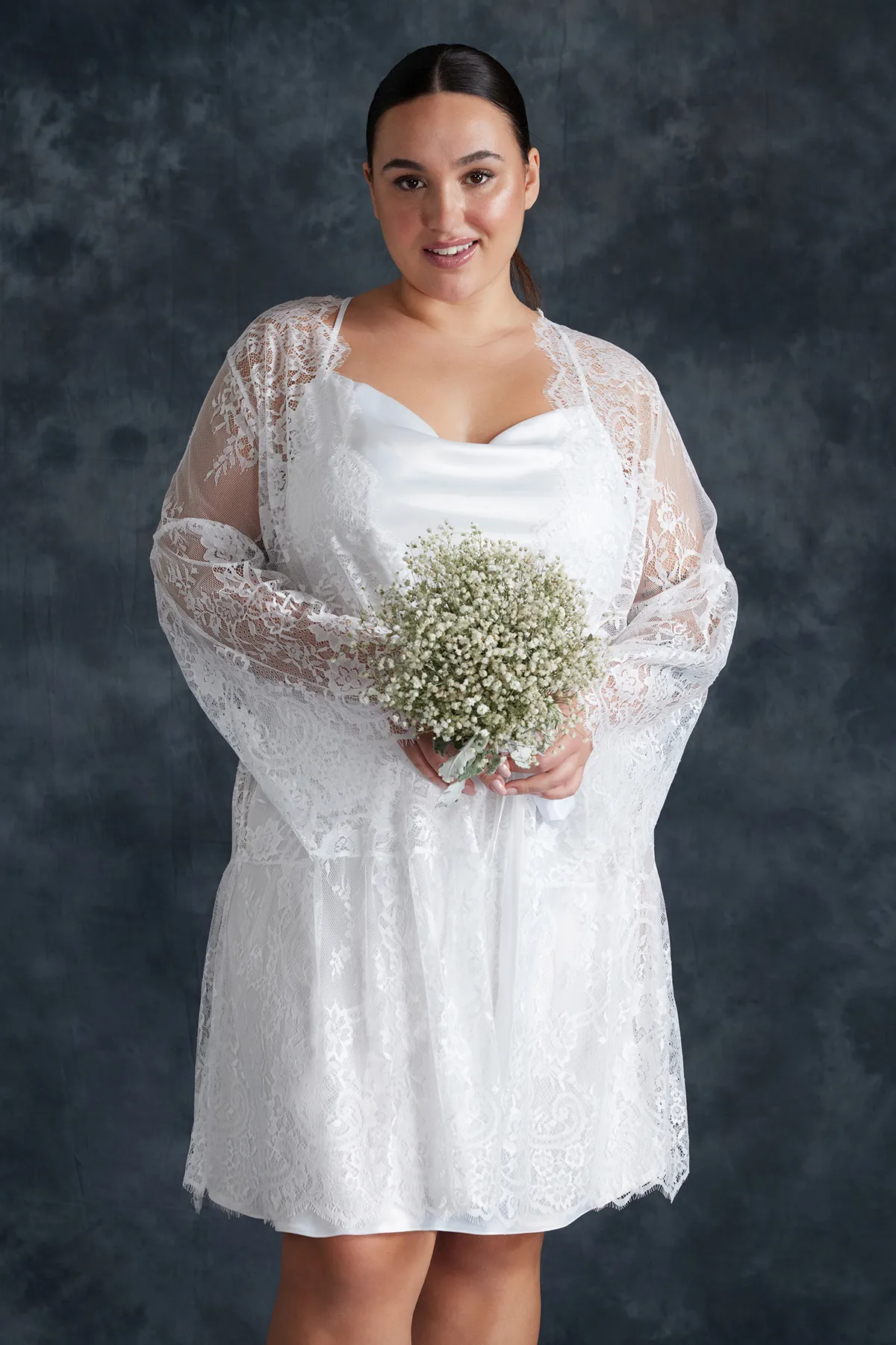 Trendyol Curve  Weißer, gestrickter Brautkleid aus Spitze mit Gürtel TBBSS24SB00002