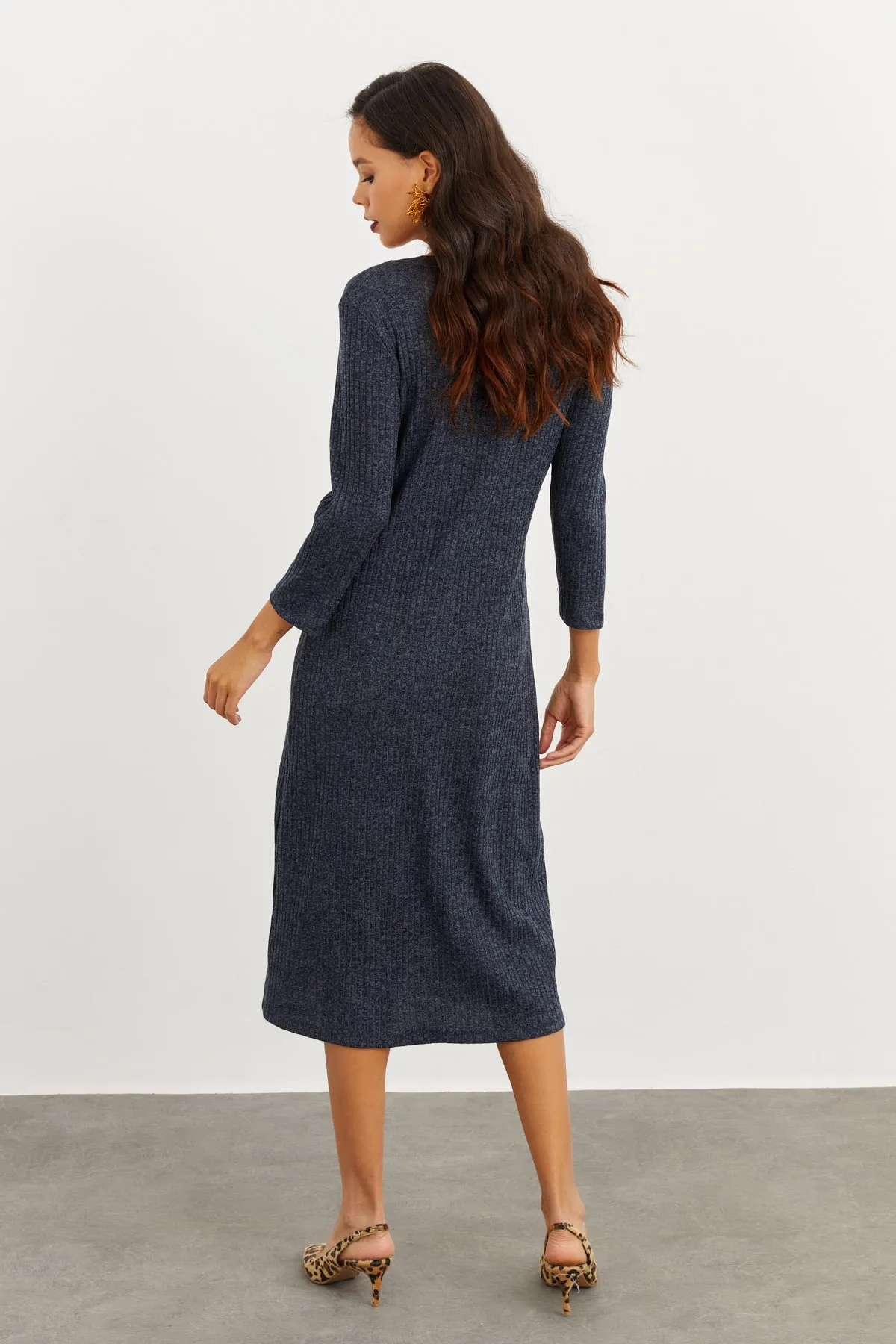 Cool & Sexy  Marineblaues Damenkleid mit Knöpfen İZ02464710