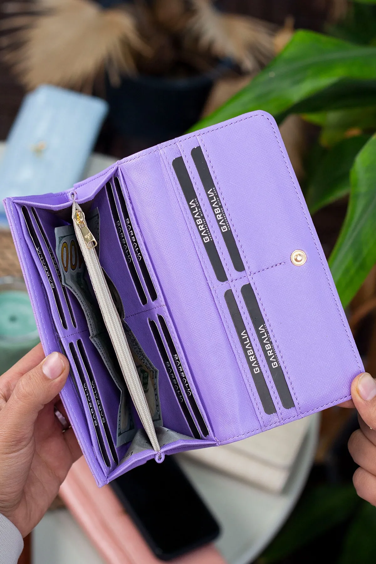 Garbalia  Lady Technological Leder-Krokodilmuster. Stilvolle fliederfarbene Damenbrieftasche mit großem Kartenhalter und Münzfach