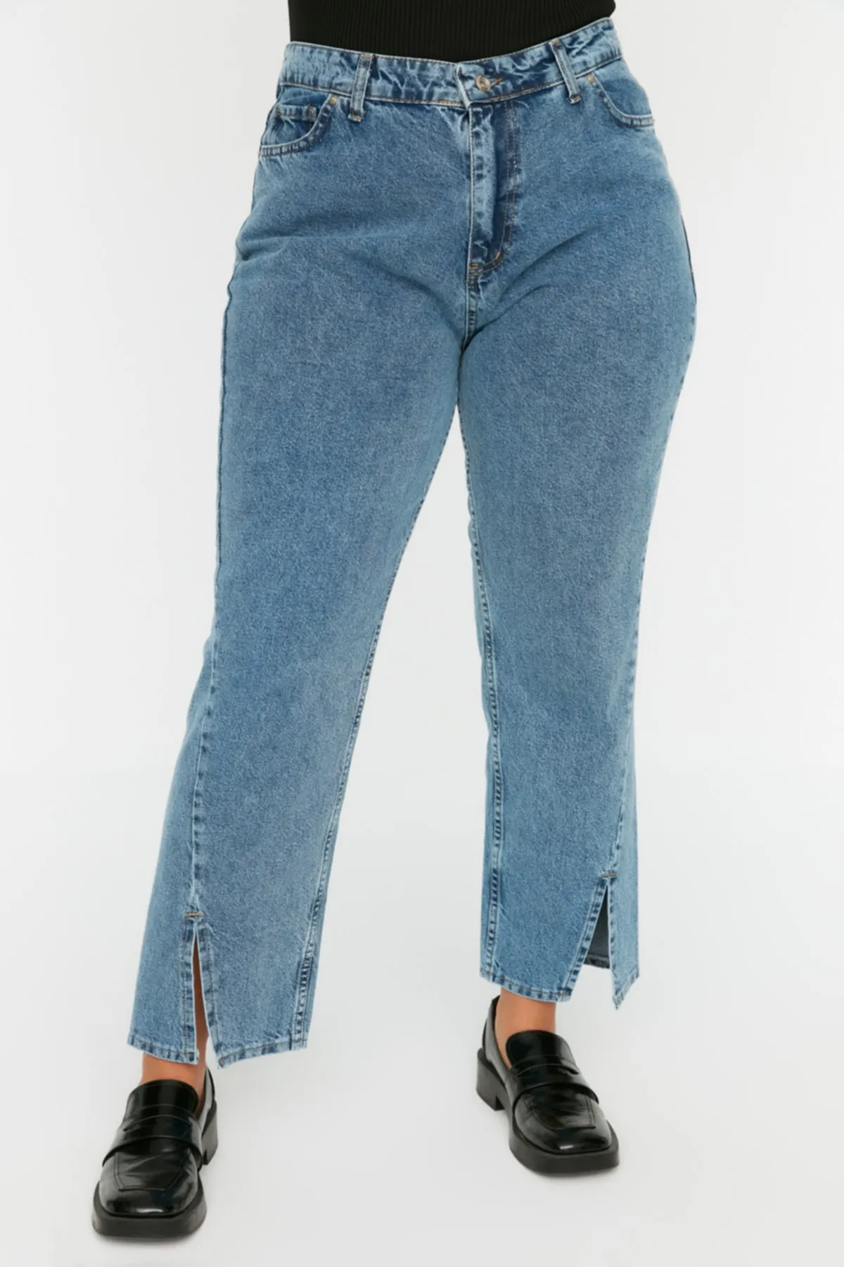 Trendyol Curve  Blaue Bootcut-Jeans mit hoher Taille und detailliertem Beinabschluss TBBSS22JE0614