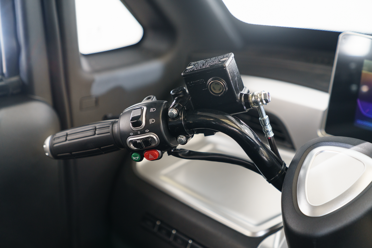 Stormborn V8 GT - 25 oder 45 km/h, Lithium-Akku, rotmetallic