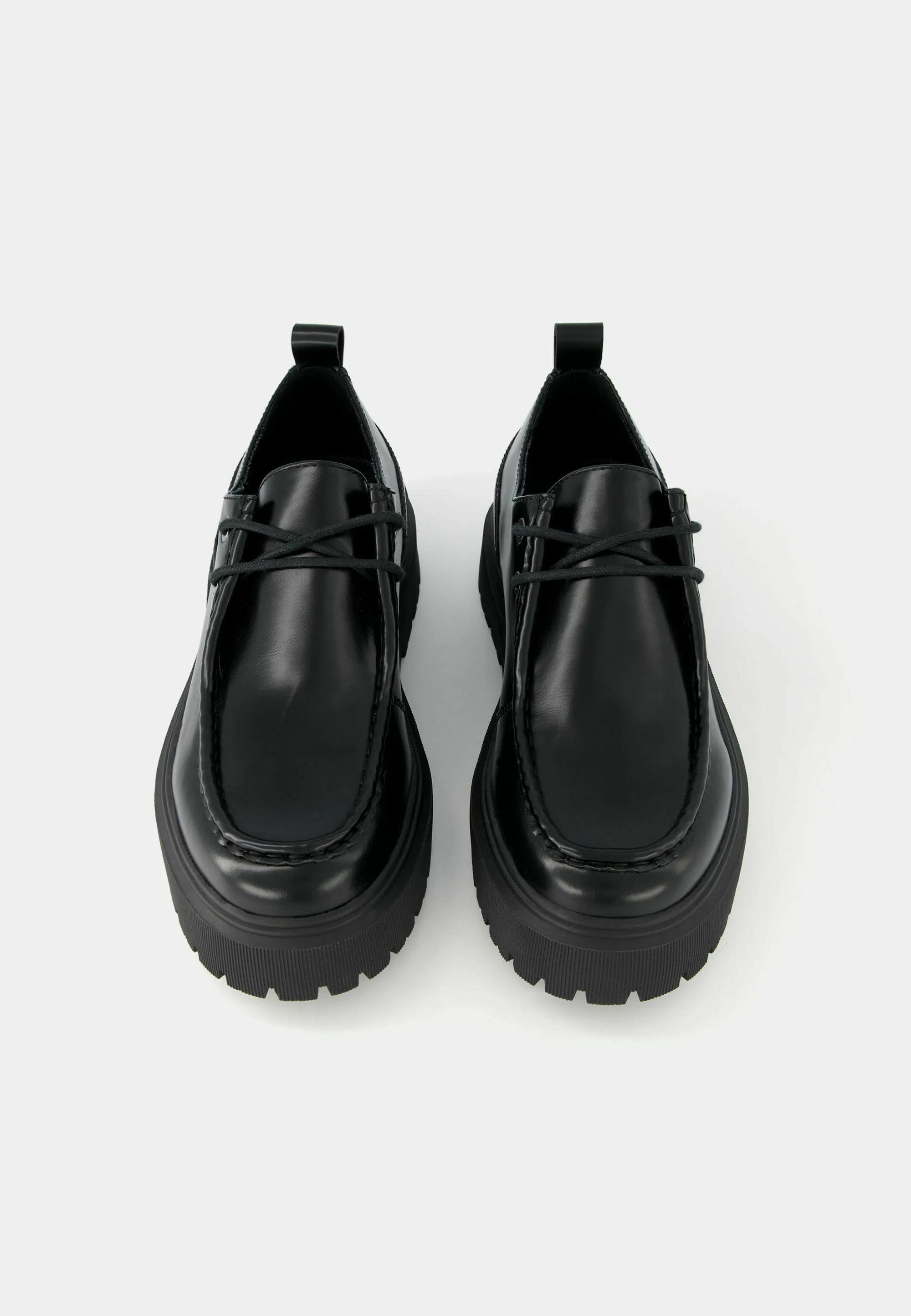 Zapatos con cordones elegantes de Bershka