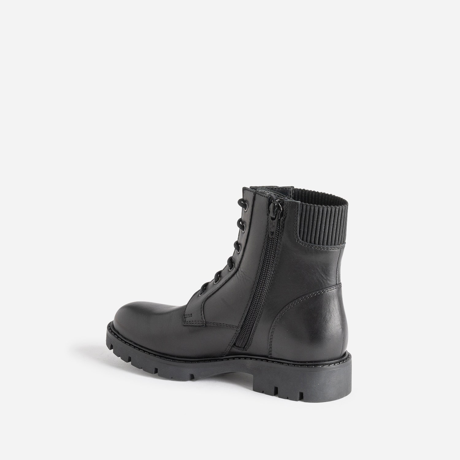 Bottine BUGGY noire éco-conçue décor boucle