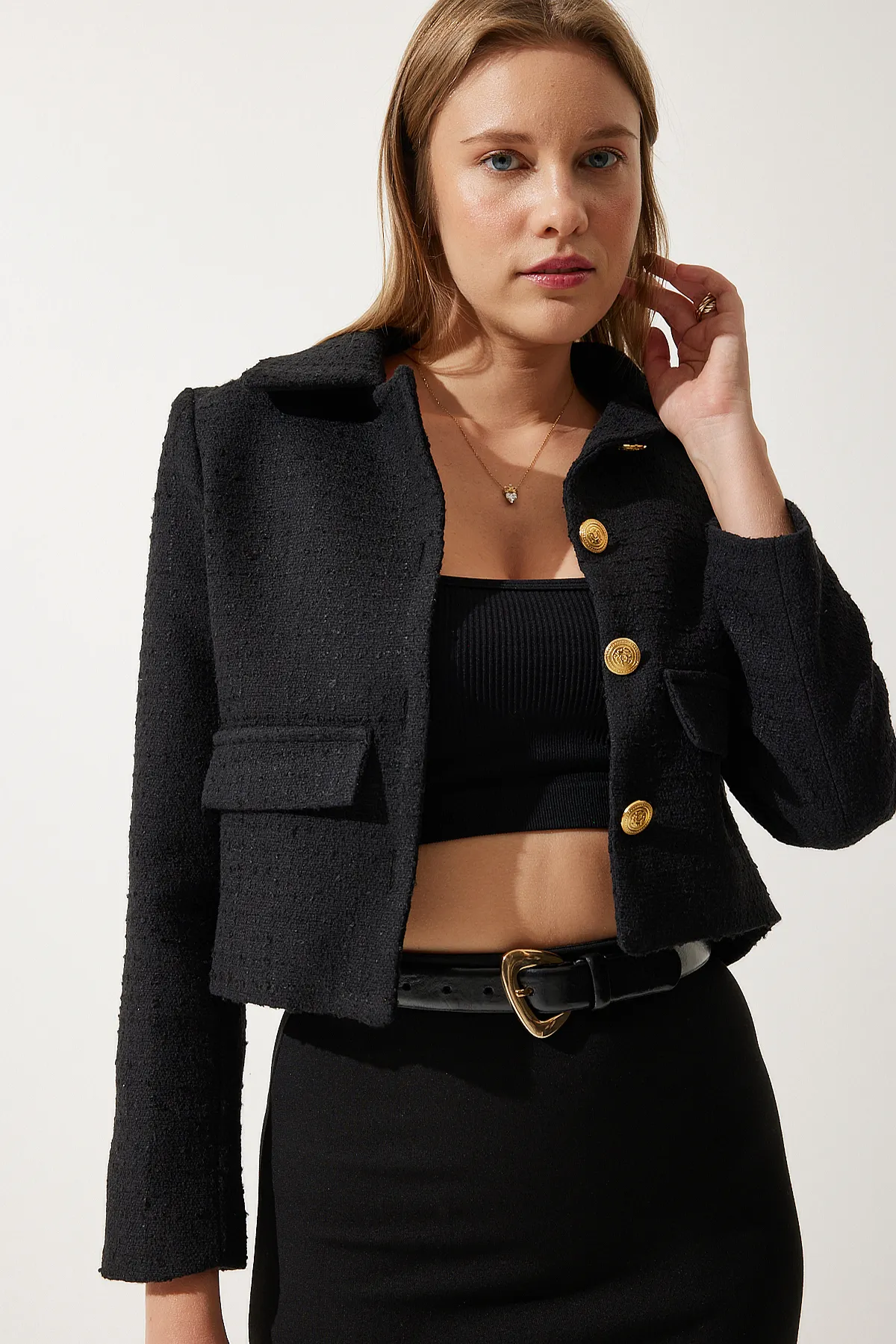 Happiness İstanbul  Schwarzer kurzer Tweed-Blazer für Damen TO00039