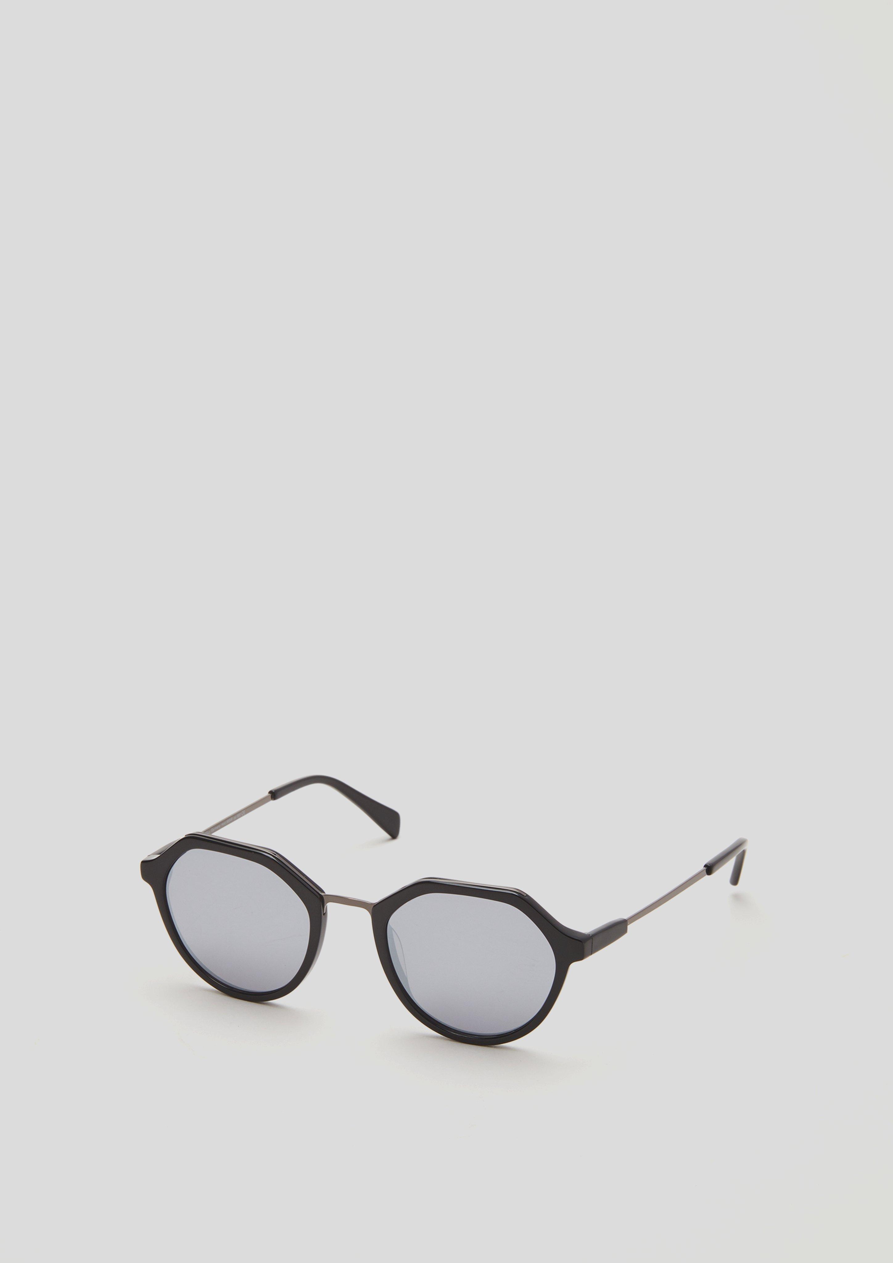 Sonnenbrille in eckiger Form  144.120.141.98546-680