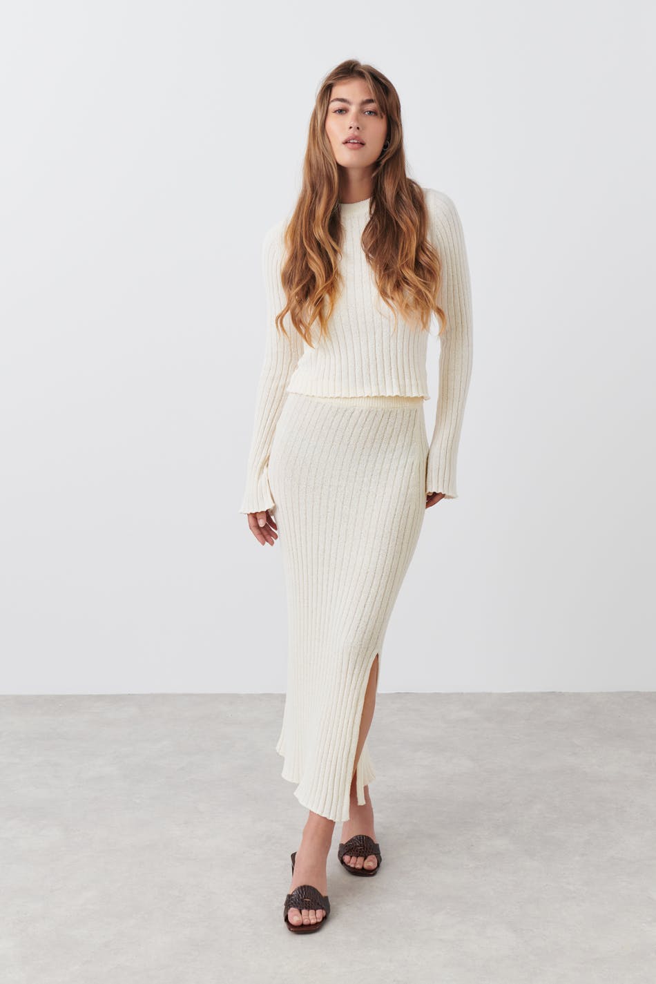 Knitted slit skirt