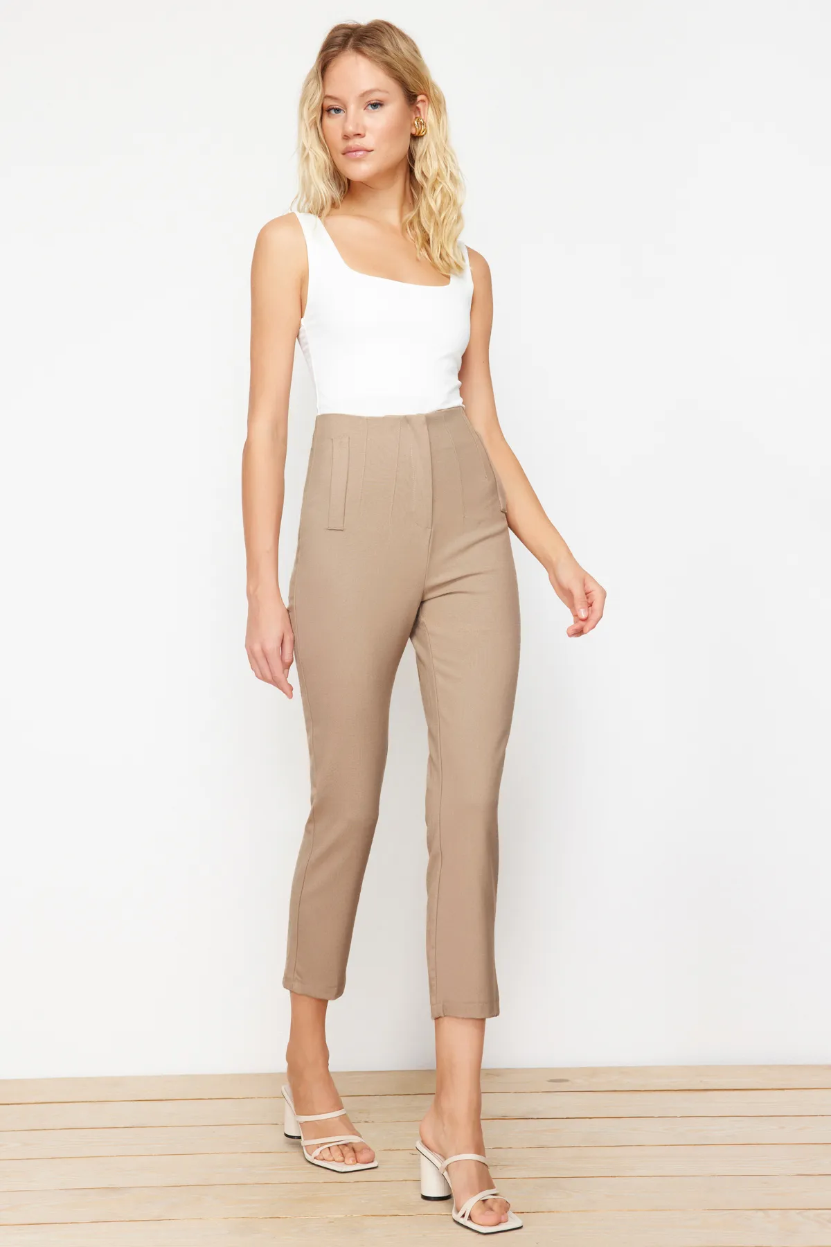 Trendyol Collection  Beige Zigaretten-Dichtmasse - Polyviscon-Gewebte Hose TWOSS24PL00029