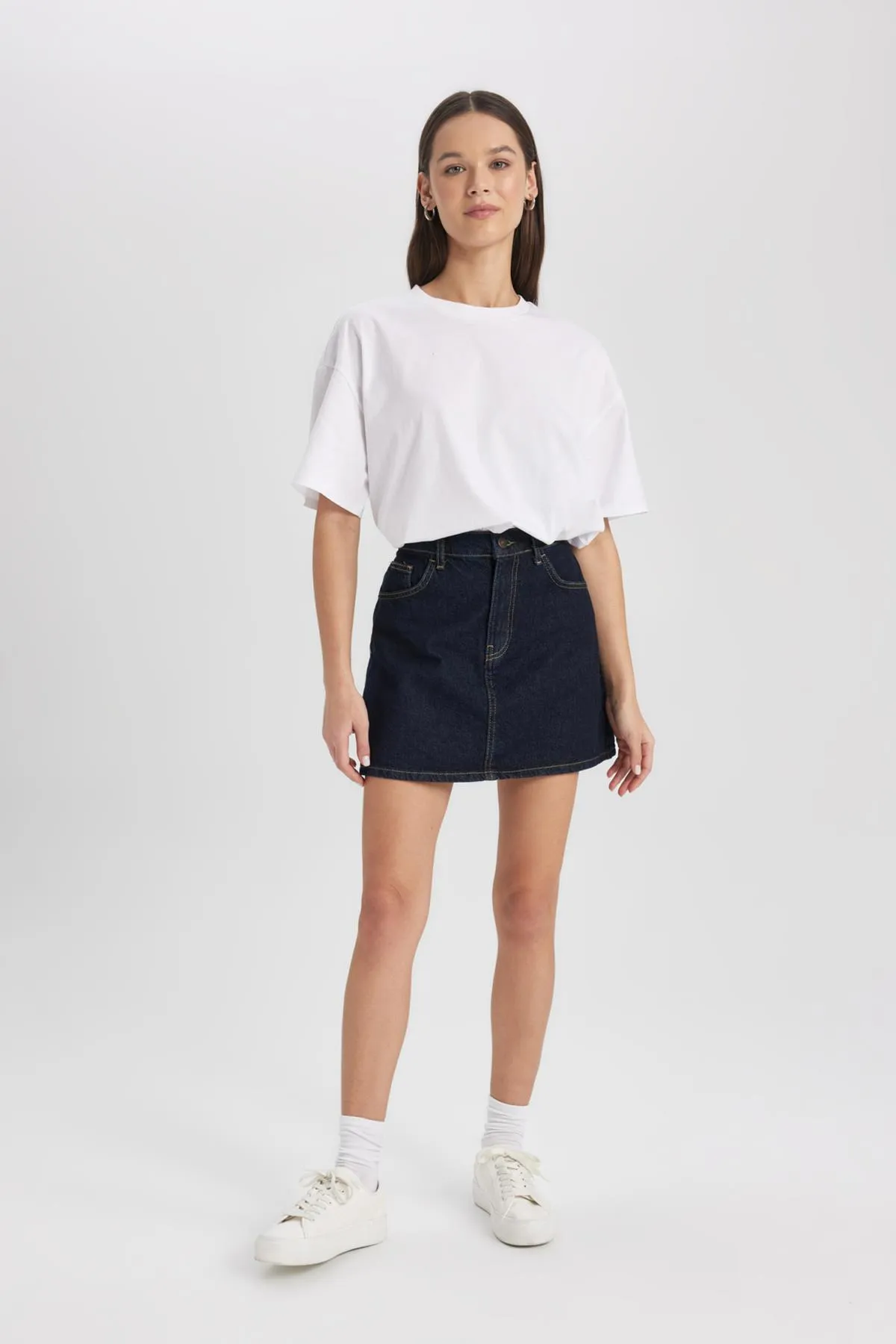 DeFacto  Kurzarm-T-Shirt mit Rundhalsausschnitt in Oversize-Passform V4136az24sp