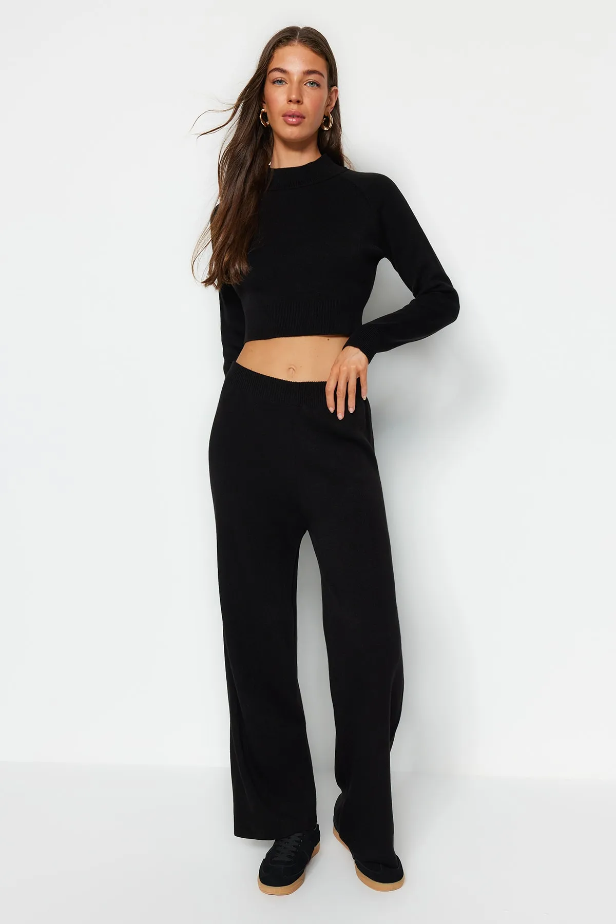 Trendyol Collection  Schwarzes, kurzes Basic-Strickoberteil und -unterteil-Set TWOAW24AU00024