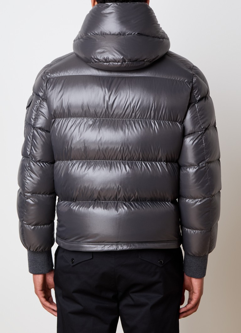 Jachetă matlasată din puf de gâscă Moncler Maljasset cu glugă detașabilă.