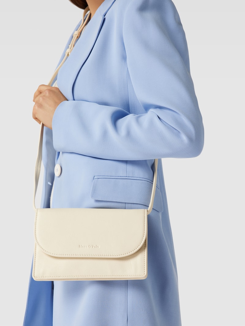 Umhängetasche mit Label-Detail Modell 'JAANA' in ecru